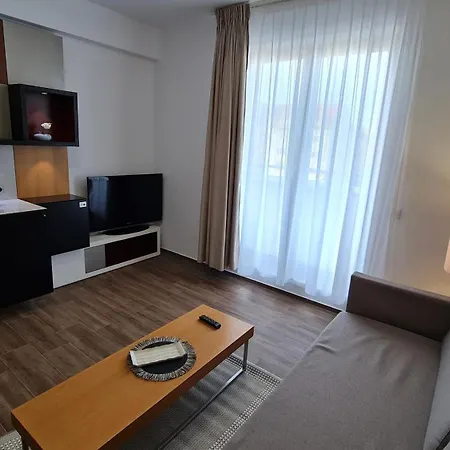 Jafar 10 - Modern 1Br With Balcony & Workspace *