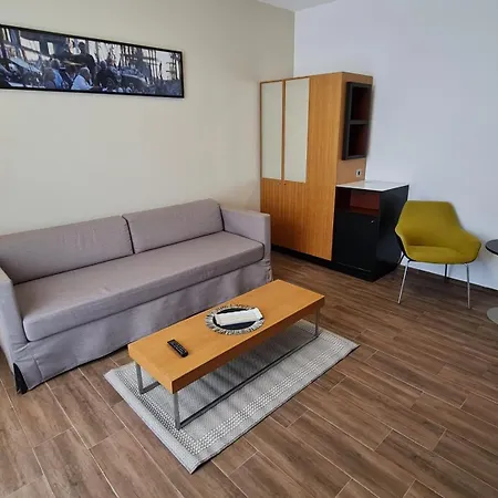 Apartmán Jafar 10 - Modern 1Br With Balcony & Workspace Temešvár