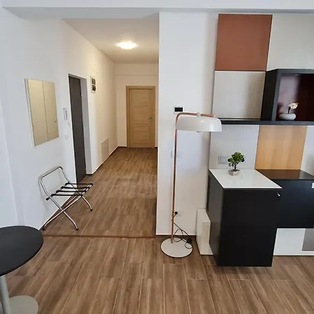 Jafar 10 - Modern 1Br With Balcony & Workspace