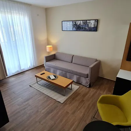 Jafar 10 - Modern 1Br With Balcony & Workspace *