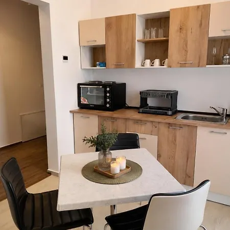 Jafar 10 - Modern 1br With Balcony & Workspace Apartament