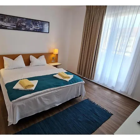 Jafar 10 - Modern 1br With Balcony & Workspace